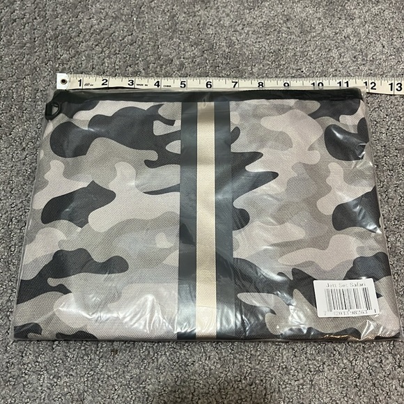 NWT Haute Shore Jet Set Safari Cosmetic Bag Set Three - Picture 6 of 7